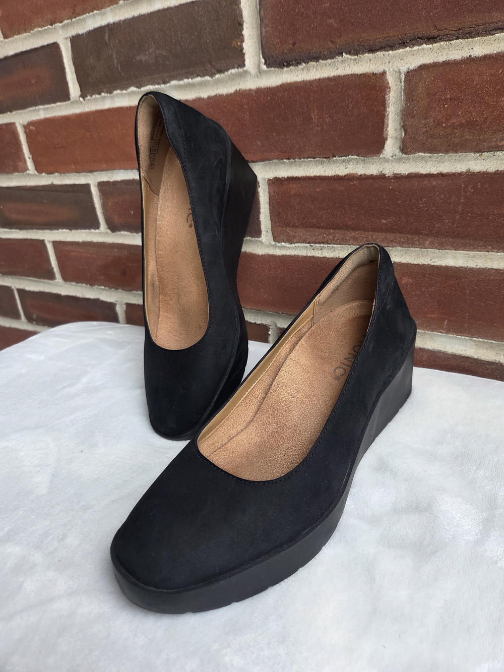Vionic Sereno Black Nubuck Wedge Pumps Women’s Size 6 Comfort Shoes